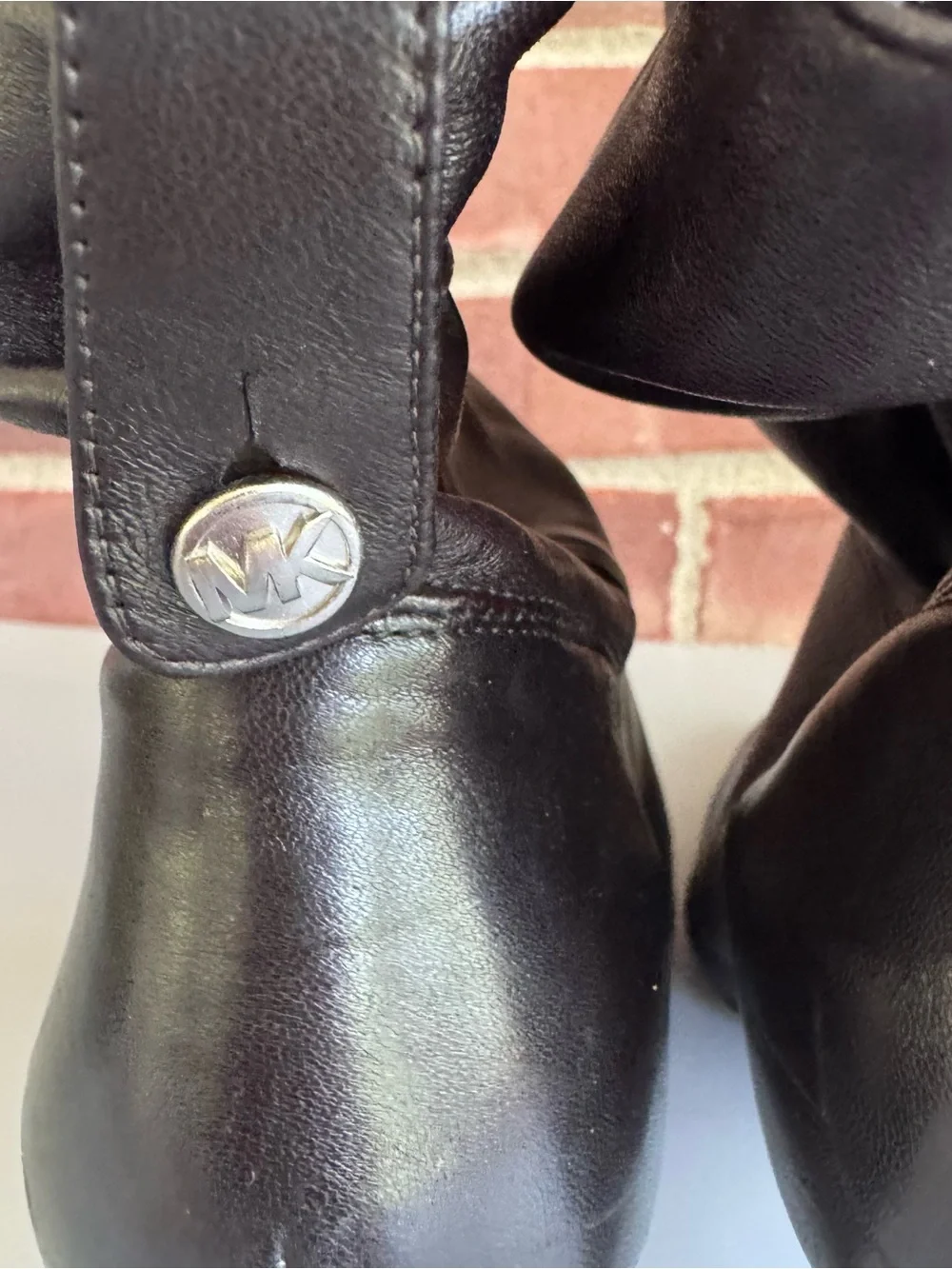 Michael Kors Black Leather Pointed Toe Ankle Booties Kitten Heel US 9M. In great